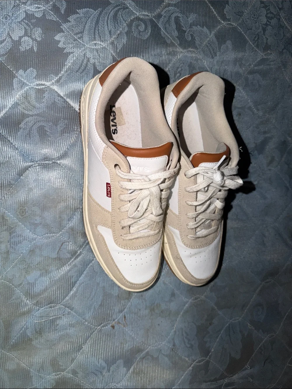 Levis levi low
